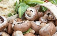 frische Lebensmittel: Champignons, Blumenkohl, Foto: Oliver Hallmann / CC BY 2.0